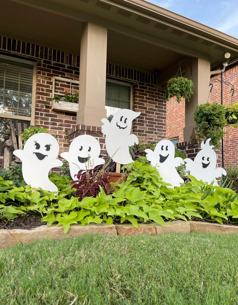 Wood ghost yard art, a five pack.