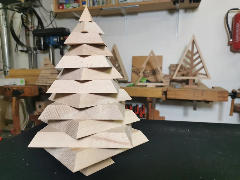 A look at a simple geometric Christmas tree you can make.