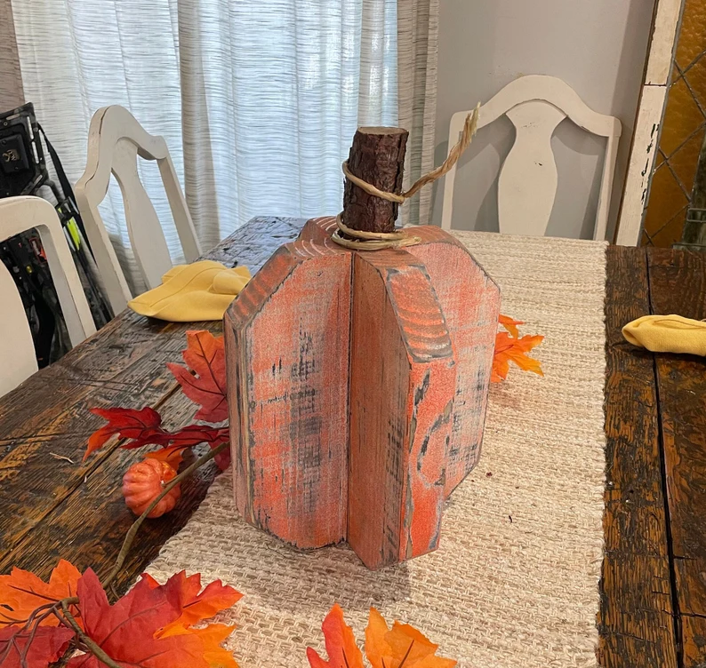 A cute wood plank pumpkin.