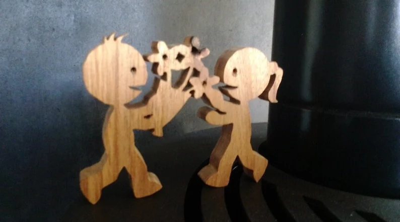 A scroll saw pattern to help you make a scene where you are giving your mom flowers.