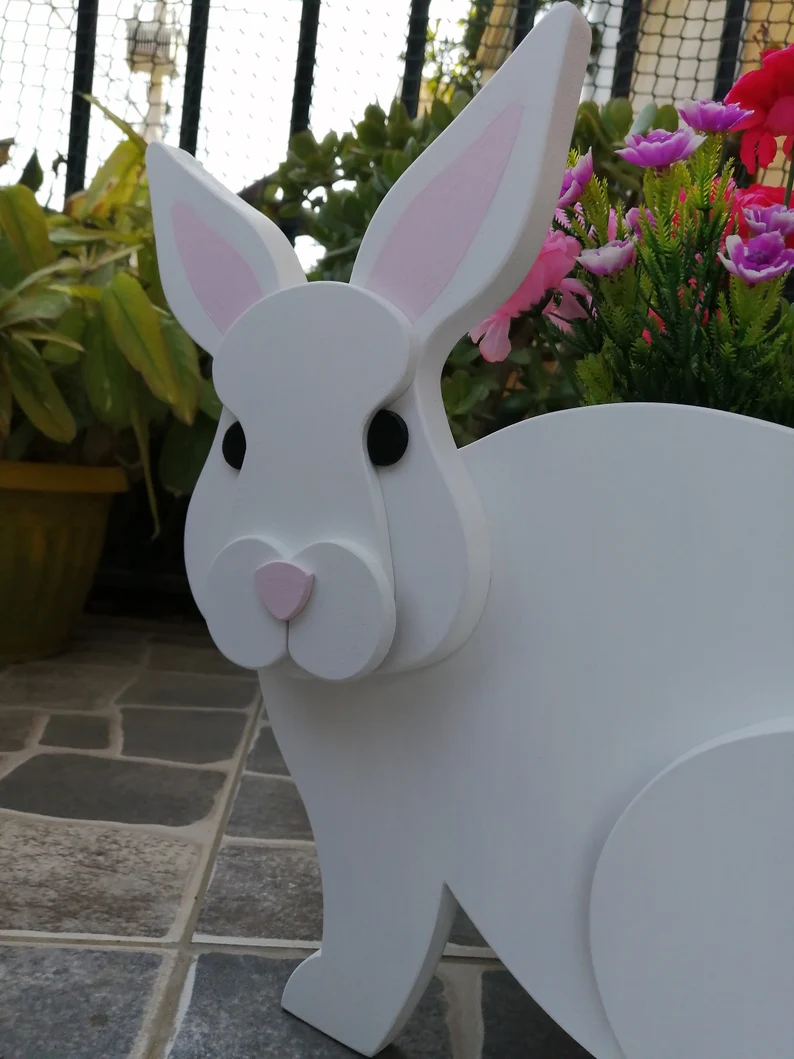 A rabbit planter that you can learn to make.