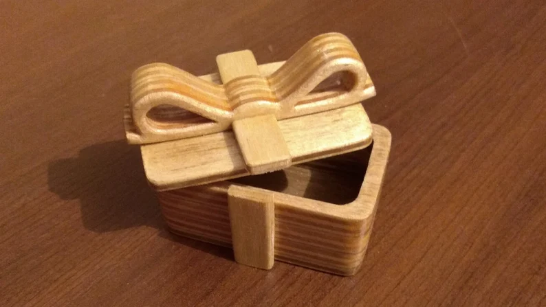 An adorable little gift box that you can make for mothers day.